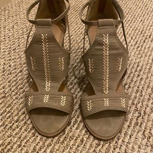 Maurice’s block heel